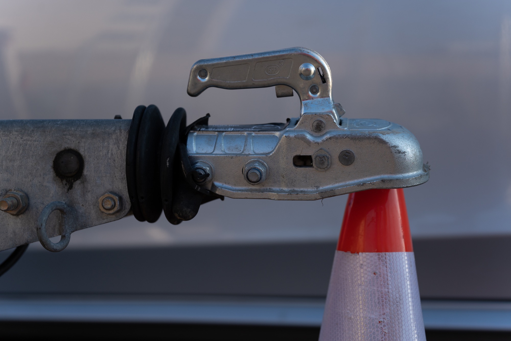 Elektrotechnika dla przyczepki zwiększająca bezpieczeństwo